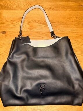NWT Simply Vera Vera Wang Peek-a-Boo Slouchy Shoulder Bag